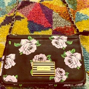 Betsey Johnson crossbody bag🌹